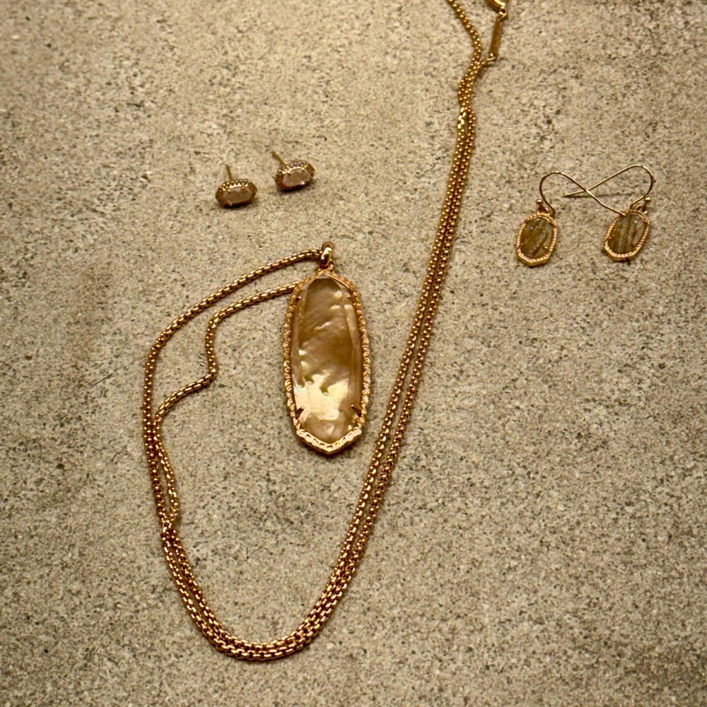 Kendra Scott Rose gold 12” drop Rose Pearl necklace, drop and flush earrings.